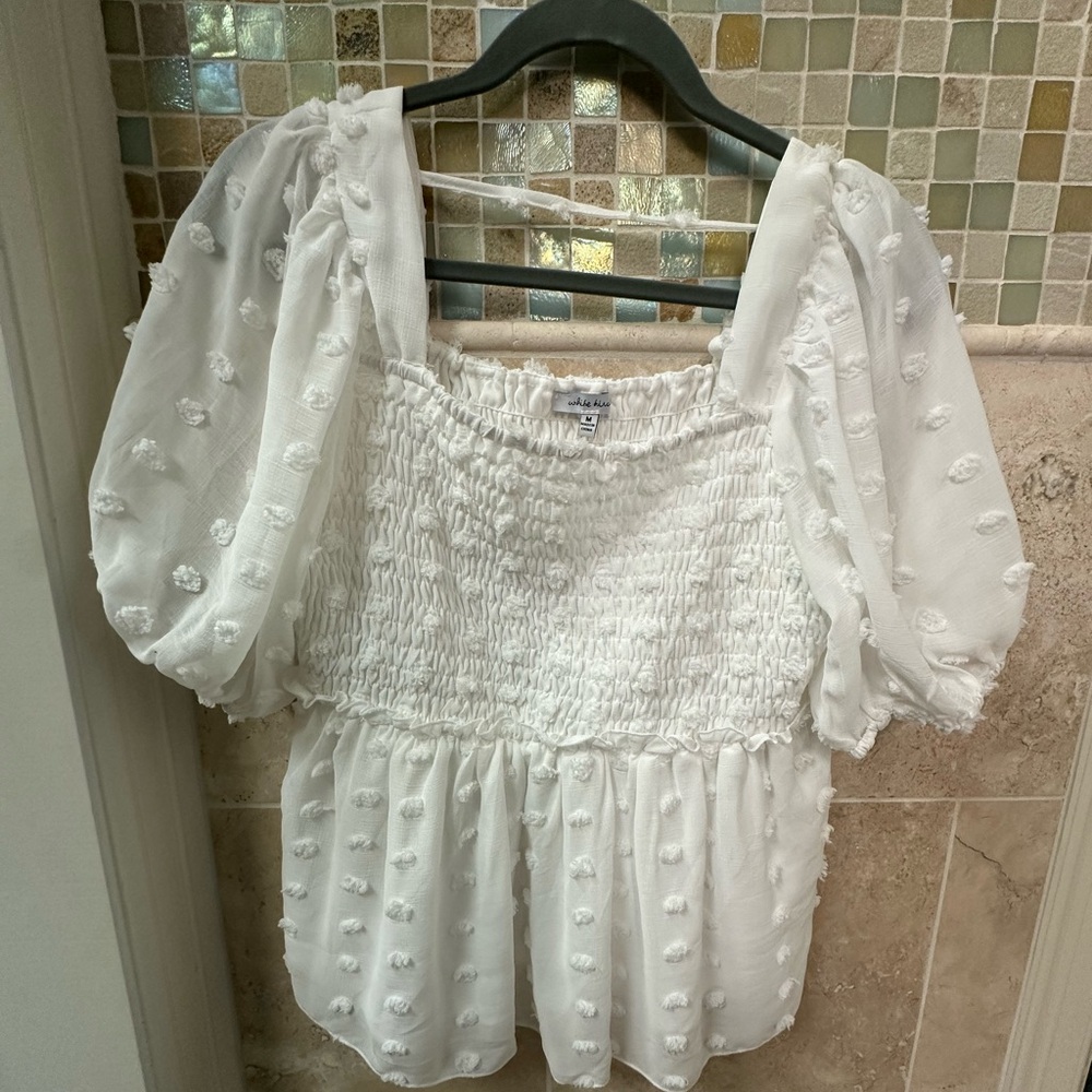 NWOT white baby doll White Birch blouse. size M